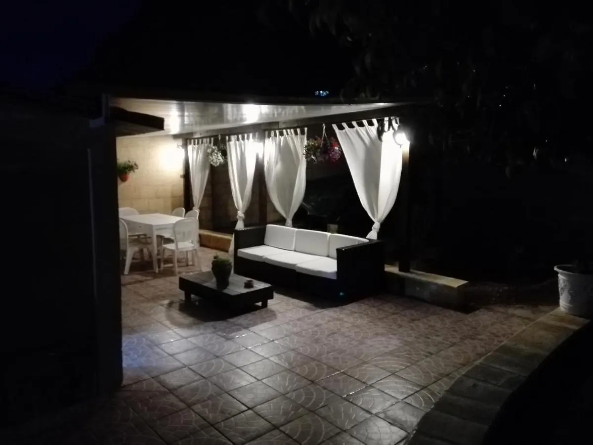 Villa Ina 奇尼斯 0*,